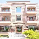 Hotel Dhingra Residency